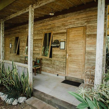 Acala Hostel & Reef Bar Toyapakeh Luaran gambar