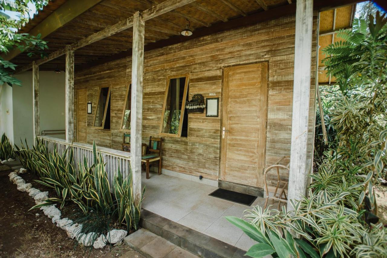 Acala Hostel & Reef Bar Toyapakeh Luaran gambar