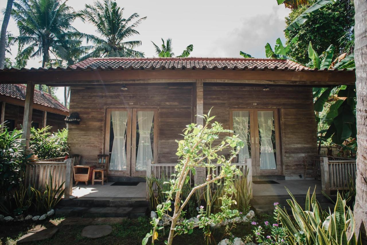 Acala Hostel & Reef Bar Toyapakeh Luaran gambar