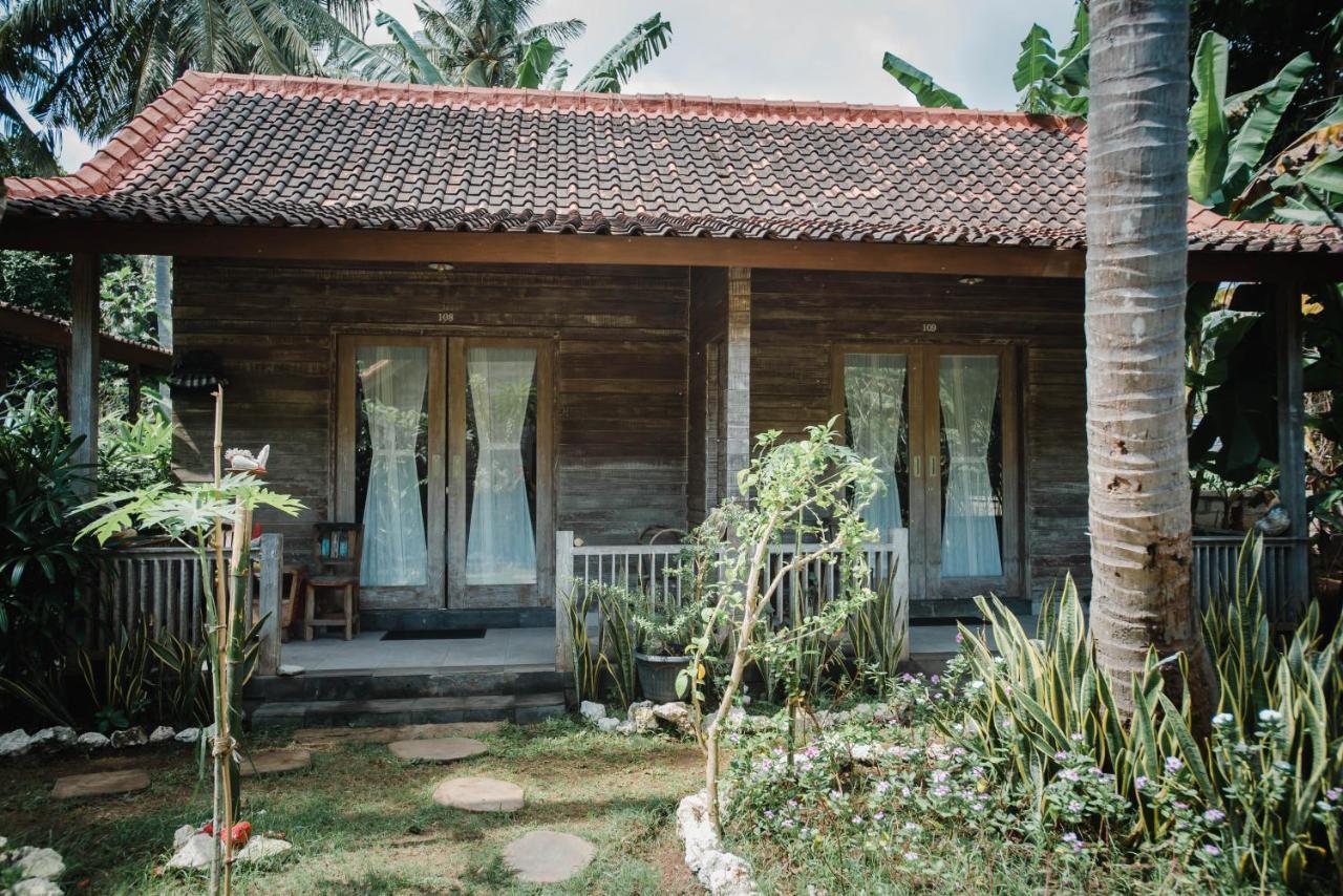 Acala Hostel & Reef Bar Toyapakeh Luaran gambar