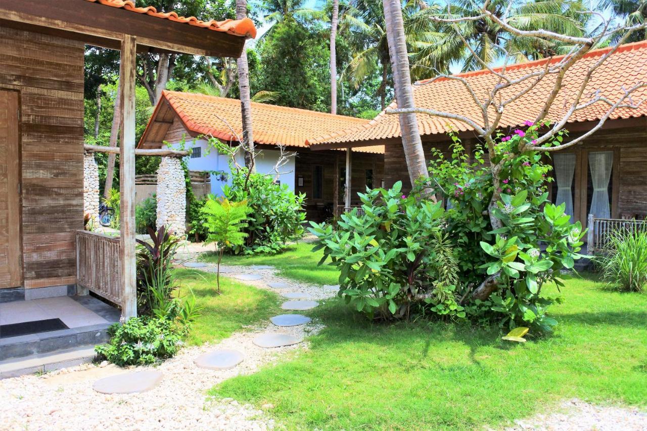 Acala Hostel & Reef Bar Toyapakeh Luaran gambar