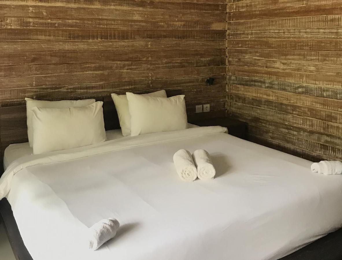 Acala Hostel & Reef Bar Toyapakeh Luaran gambar