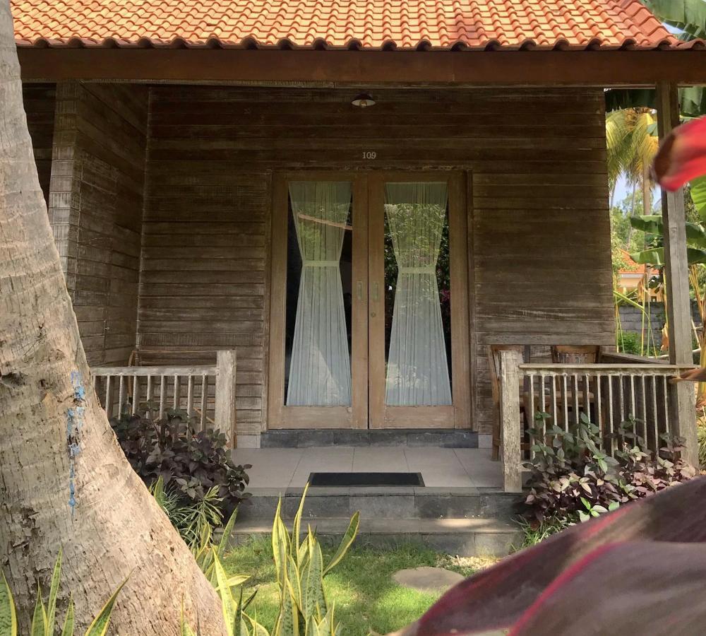 Acala Hostel & Reef Bar Toyapakeh Luaran gambar