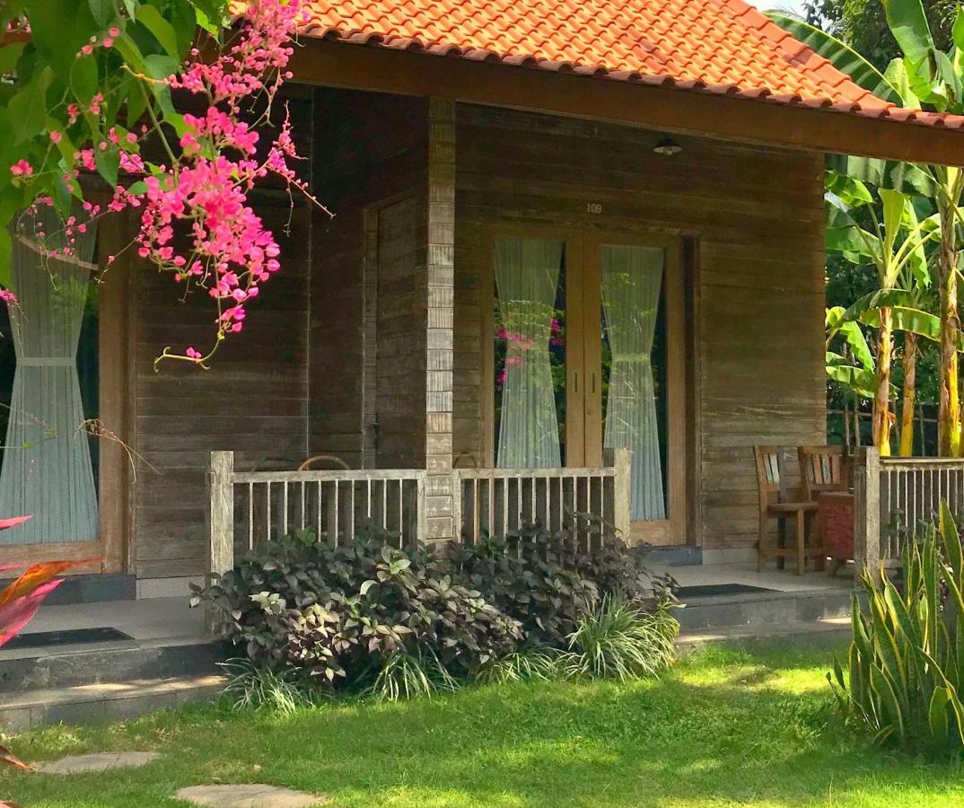 Acala Hostel & Reef Bar Toyapakeh Luaran gambar